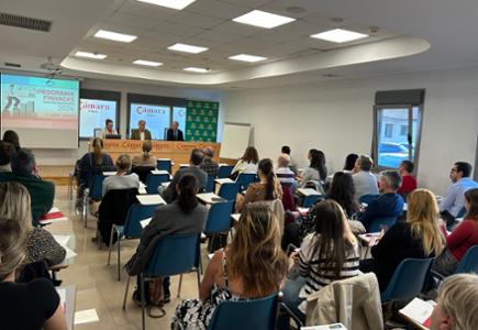 El programa de formación ‘Finanzas para no financieros’ de la Cámara de Comercio de Gijón comienza con 60 inscritos