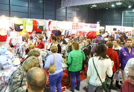 La 33ª edición de la Feria de Stocks reúne en el Recinto Ferial Luis Adaro a 75 comercios y casi 12.000 visitantes