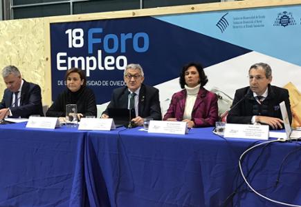 El recinto ferial Luis Adaro acogió la decimoctava edición del Foro de Empleo 