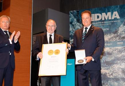 La Cámara de Comercio de España recibe la medalla conmemorativa del centenario de la Feria Internacional de Muestras de Asturias 