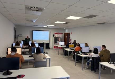 La Cámara de Comercio de Gijón retoma la formación digital para fomentar el empleo en mayores de 45 años